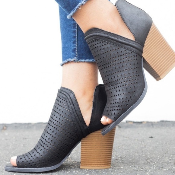 Qupid Black Peep Toe Slingback Heels Womens Size 6 - Picture 1 of 10